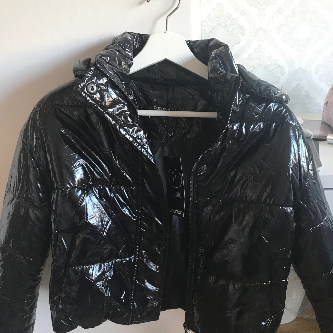 Glansig jacka ifrån Boohoo🥰