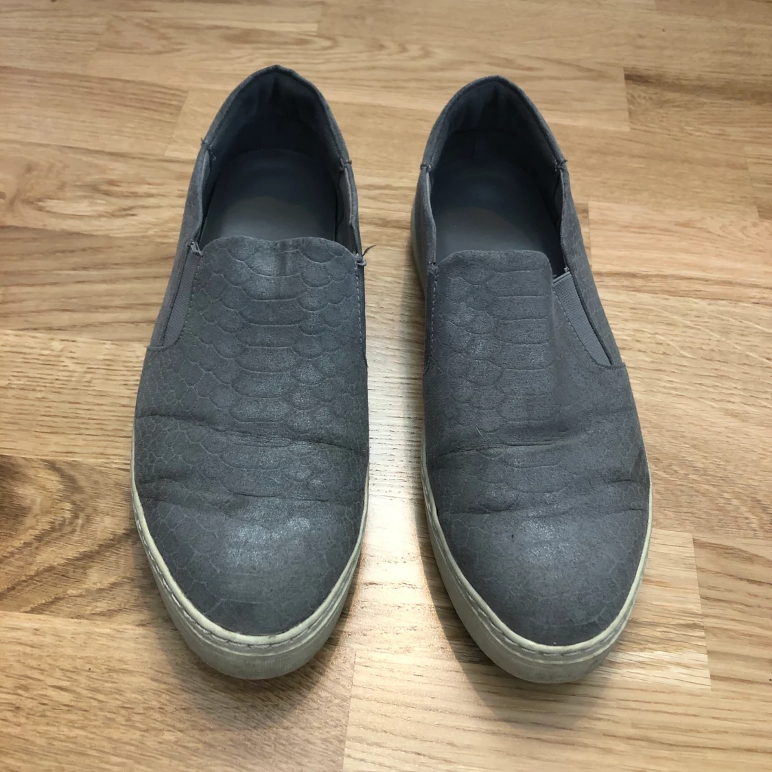 Grå slip-ons strl 39 - 90