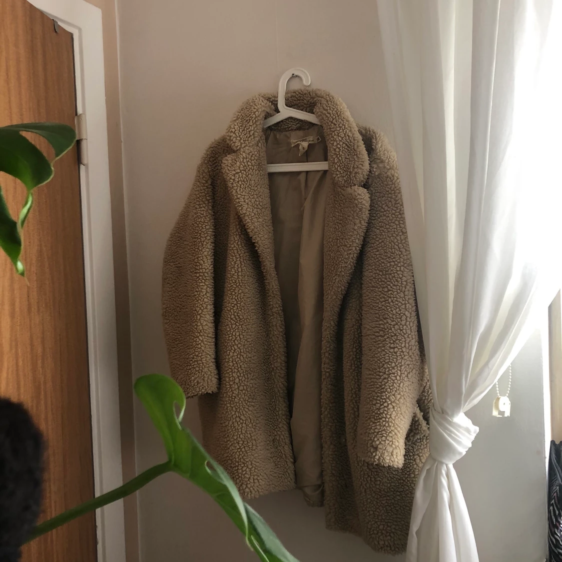 H&m beige fluffig höstkappa - 90