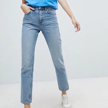 Blåa Weekday jeans i modellen ”seattle” och strl 24/30. Kanmötas upp i sthlm annars står köparen för frakt!. Jeans & Byxor.