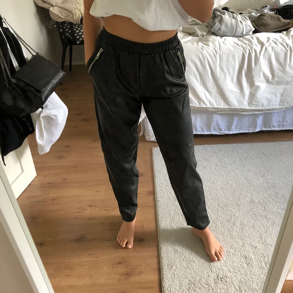 Feta skinbrallor från Asos. Knappt använda. . Jeans & Byxor.