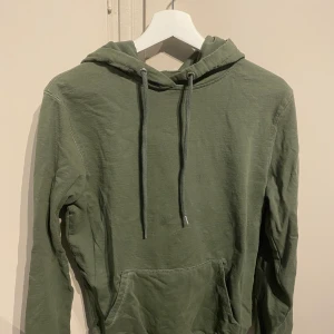 Grön hoodie  - Grön hoodie från lager 157. Knappt använd. I strl S. 