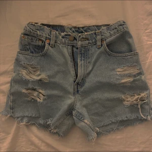 Lewis shorts! - Snygga shorts är dock för små för mig!