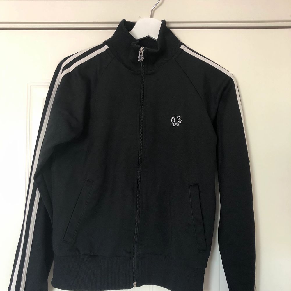 Ascool Fred Perry tröja! | Plick Second Hand