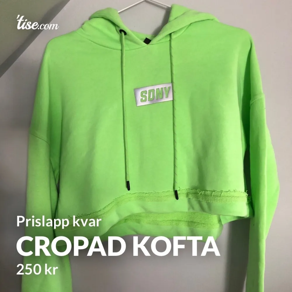 Cropad kofta med reflex Aldrig använd (prislapp kvar) Storlek:36/38 Jätteskön och cool. Hoodies.