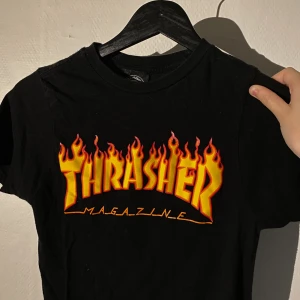 Trasher T-Shirt - Jättefin äkta Trasher T-Shirt. Köptes på Zumiez i USA och är i nyskick. Köptes för 300kr, säljer för 100kr. Priset går att diskutera, bara att skriva till mig!☺️☺️