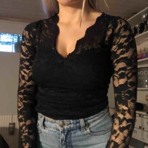  - Spetstopp från Gina Tricot. Bra skick✨