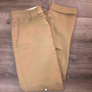 - beiga kostymbyxor från zara! fint skick (inte mina bilder)