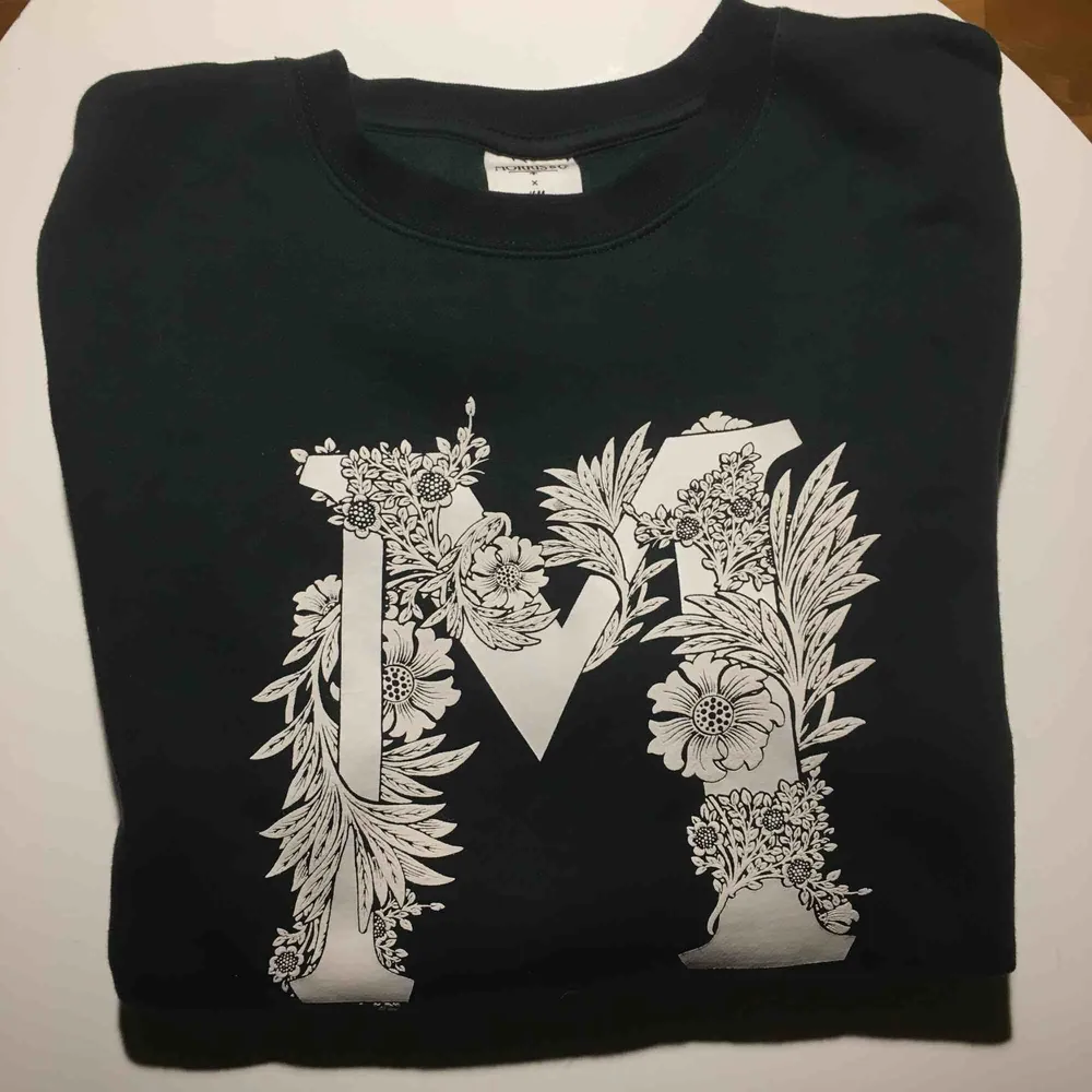 Hm x Morris & CO, grön sweatshirt. Har aldrig använts. - Köparen står för frakt. Tröjor & Koftor.