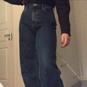  - jättefina jeans! de är tyvärr för stora för mig så jag säljer dom vidare, använda 2-3 gånger bara och är så gott som nya!☺️ kan mötas i Falun eller skickas, frakten är inräknad i priset! (allt som allt blir alltså 280:-) 😎