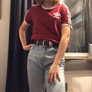  - Jättefin och skön tröja från adidas, jättefin färg. Den e större än xs skulle mer säga S/M. 50kr inkl frakt