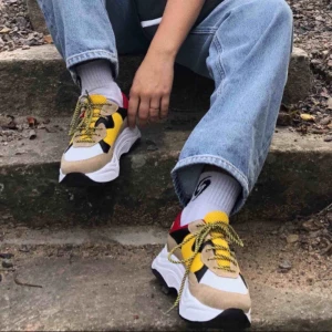  - Skit snygga chunky och färgglada sneakers. Använda väldigt lite, några få gånger. Frakt tillkommer. 