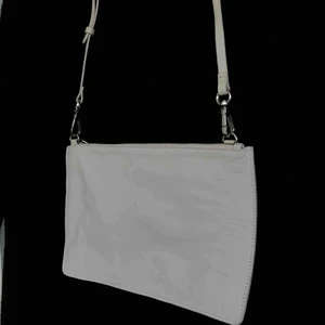  - Wera väska i fint skick säljes. Äkta skinn. 