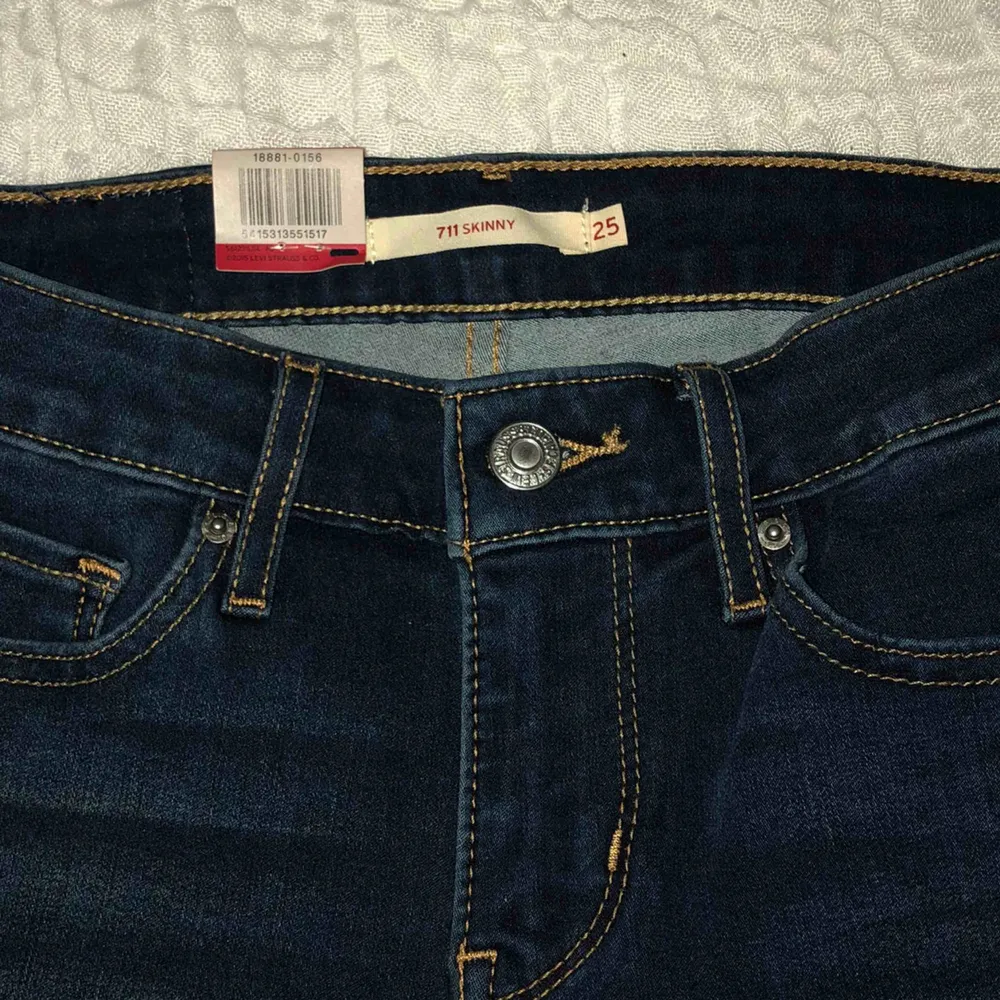 Nya Levis jeans i storlek 25.32 prislapp kvar! . Jeans & Byxor.
