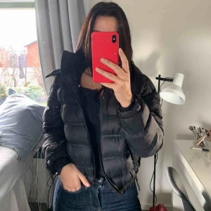  - Säljer en jacka från Zara. Fint skick 