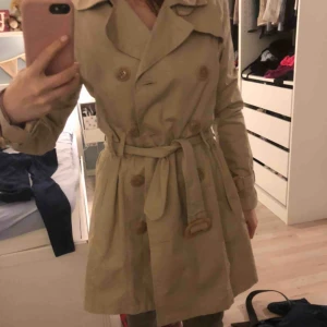  - Som ny Beige jacka 