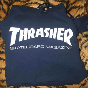  - Thrasher hoodie strl. S, fint skick. Rekommenderas inte om du är över 185 cm, är själv 188 och den är lite liten. 