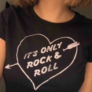  - Snygg T-shirt från Levi’s! Använd ett fåtal gånger, går att frakta :) 