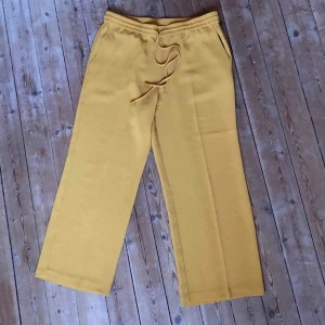  - Härliga byxor från mango, aldrig använda! 