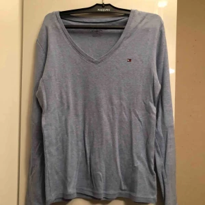  - Tommy H tröja i strl M