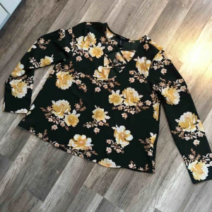  - Som ny. Stl small köparen betalar porto