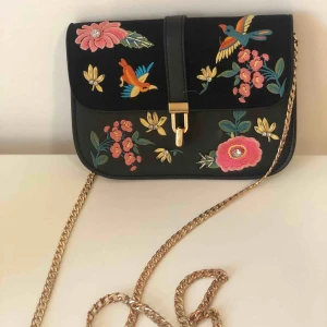  - Väskan är i väldigt bra skick inget fel på den