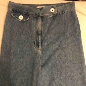  - Flares ifrån zara som slutar vid fotknölen 