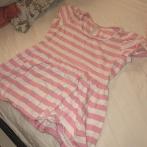  - Gullig topp. Fint skick 