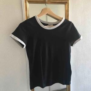  - Fin tröja från H&M som passar med väldigt många andra färger/klädesplagg!! Säljer då den är lite för liten för mig tyvärr. Köparen står för frakt 😇