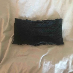  - bandeu topp från SOC, själv e den för liten på mig eftersom jag har för stora bröst hehe....