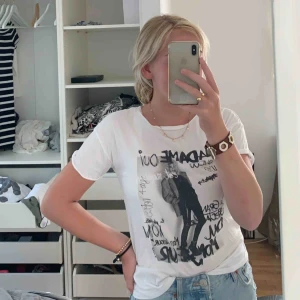  - T-shirt från Mango, använd ett fåtal gånger. Frakt ingår ej