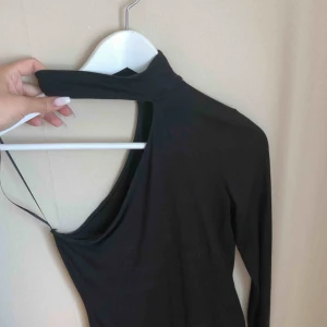  - Jättefin topp, passar bra till fest ock vardag. Använd 1 gång.