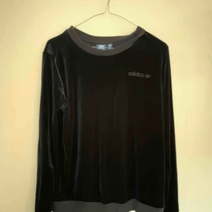  - Adidas velour tröja! Fint skick :) 