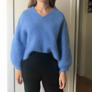  - Ballong-ärmad stickad tröja från H&M. En small men mer som en x-small. 