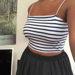  - Topp från urban outfitters, strl XS dock passar den mig som är S men det skiljer väll dig i passform då osv. Kan mötas annars frakta mot extra kostnad 🖤