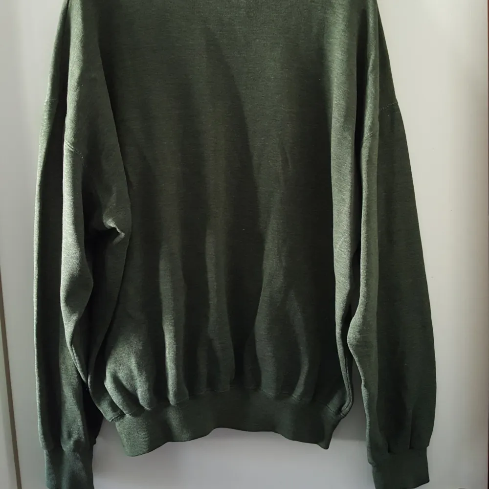 Vintage mörkgrön Champion tröja i storlek XL. Kan skickas om köparen står för fraktkostnaden som då blir 72kr.. Övrigt.