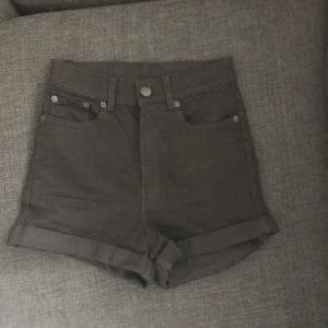  - Knappt använda jeansshorts. Köparen står för frakt 💕