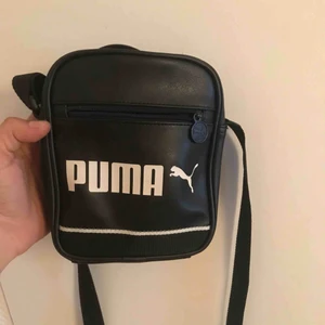 Utförsäljning - Puma original väska - Den använd men den är som ny. Original