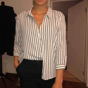  - Snygg skjorta som aldrig kom till användning, hör av er om ni undrar något! Passar även XS😊