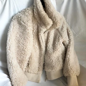 Teddyjacka - Mysig höstjacka i storlek M (eur)