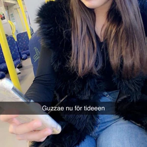 Pälsväst - Säljer min svarta pälväst använd några gånger men den är som ny.