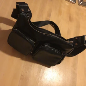 Väska  - Väska. Knappt använd. Okänt märke.. 