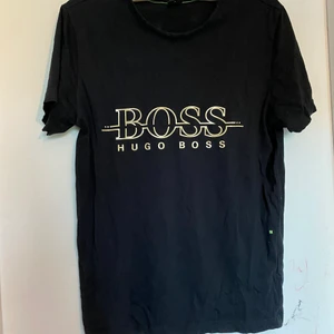 Hugo boss t-shirt storlek m - Bra skick
