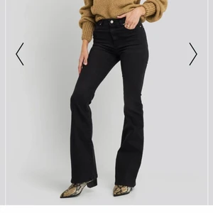 High waist flare jeans  - High waist flare jeans från Trendyol köpta på nakd för 400kr. Storlek 36. 
