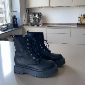 Sparsamt använda boots - Sparsamt använda boots. Normal i storleken