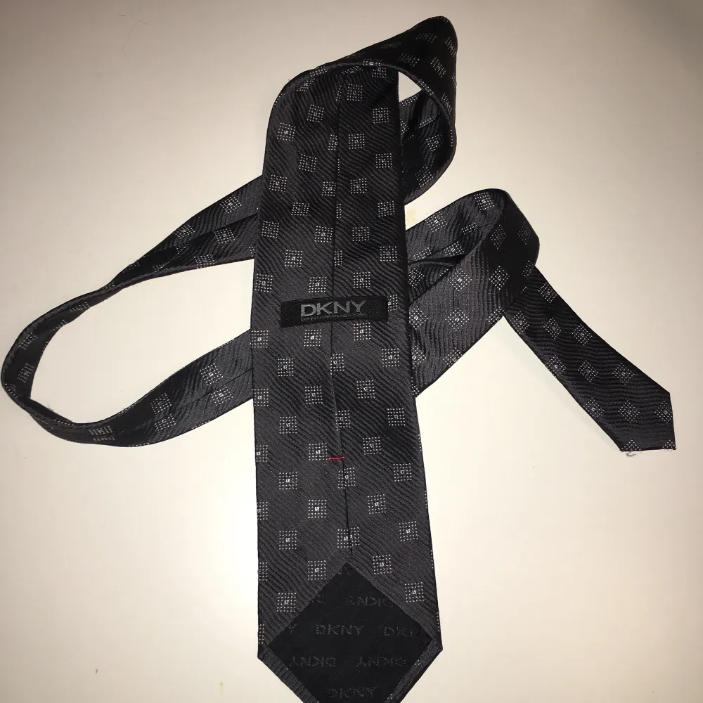 DKNY slips i toppskick.. Accessoarer.