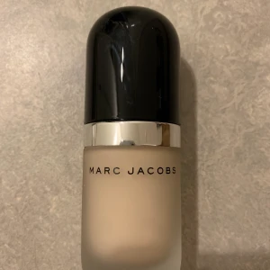 Marc Jacobs foundation - Köptes för 575 kr på Sephora. Säljer pga fel färg. Färgen är ivory light.  Endast testad vid handen. Fick hem paketet idag så den är som ny 💖