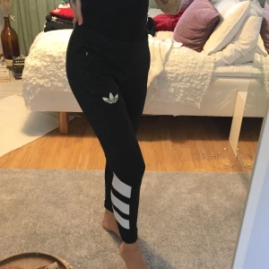 Adidasbyxor  - Adidasbyxor strl XS.