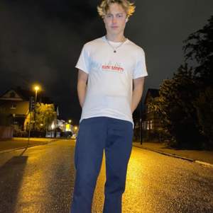 @BLACKCOPSHOP PÅ INSTAGRAM ”Amor” Unisex T-shirt finns i storlekar S-2XL ❕Finns att beställa hem på www.blackcopshop.com
