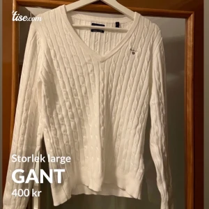 Helt ny gant  - Aldrig använd, men köpte fel storlek, storleken är large, är vringad.